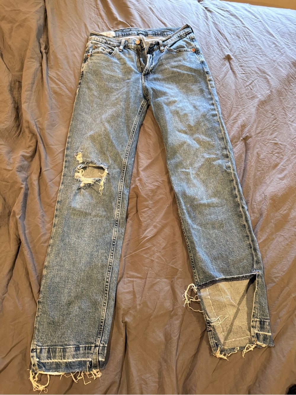 GAP Women's Light Blue Distressed Straight-Leg Jeans